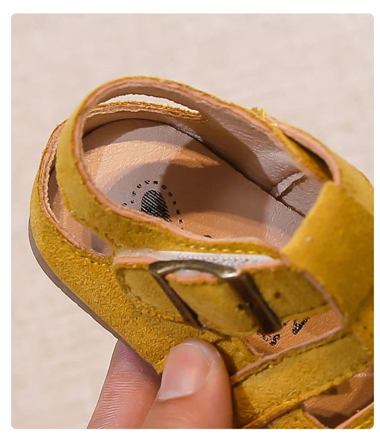 Sunne sandles with an ancle strap and closed toe and a elcrow strap easy to put on
