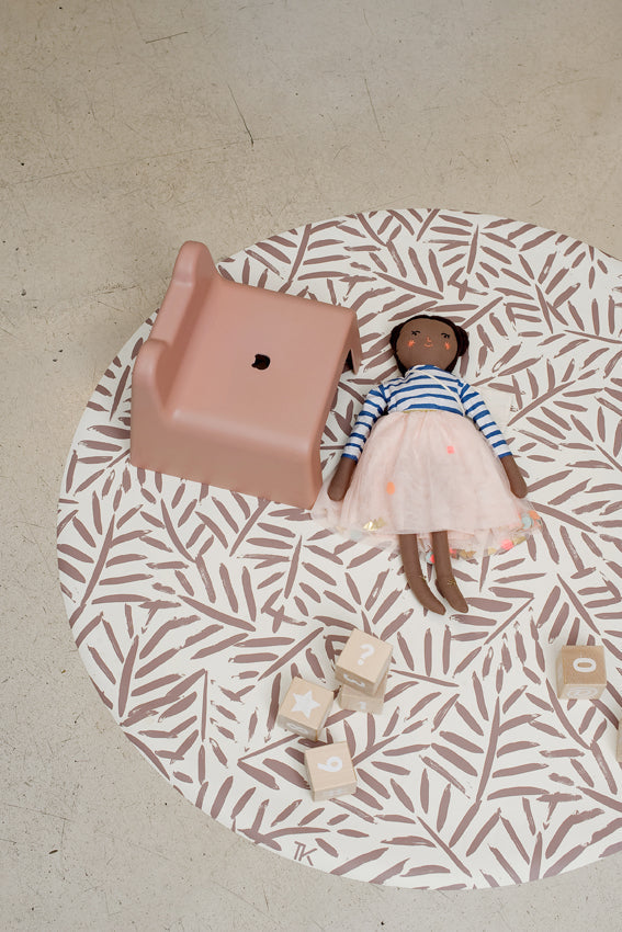 Ocean Leaves Splat Mat in Tan