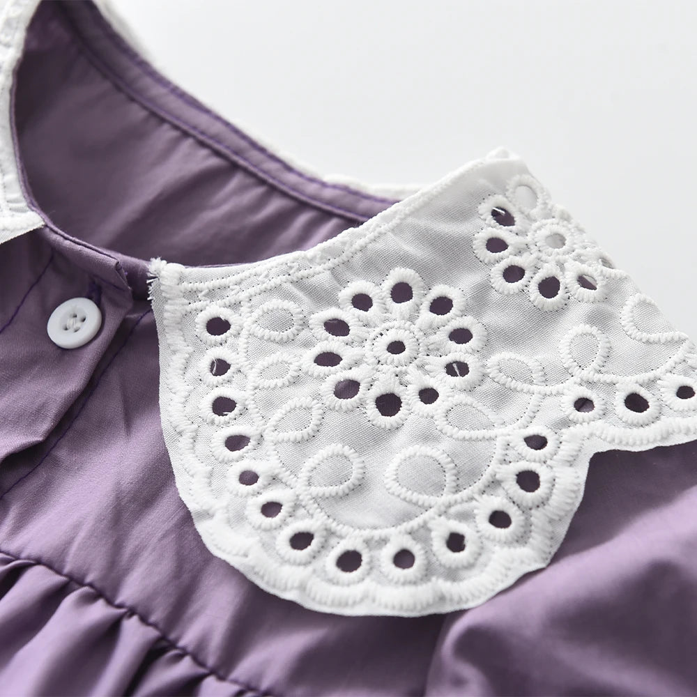 The lace collar close up. 